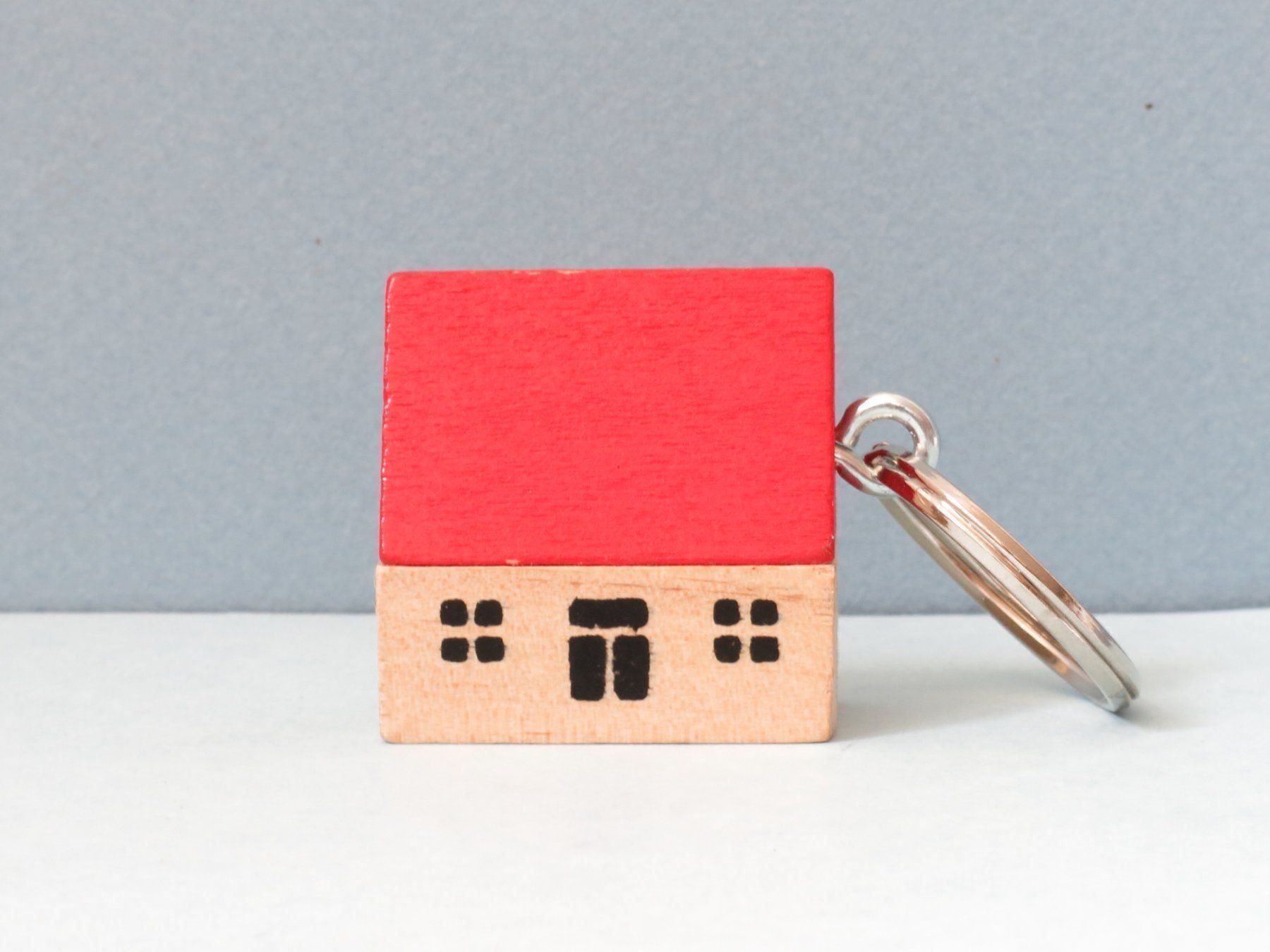 Schlüsselanhänger & - bänder: Porte-clé maison en bois – Gebraucht aus Neuchâtel von heloisa