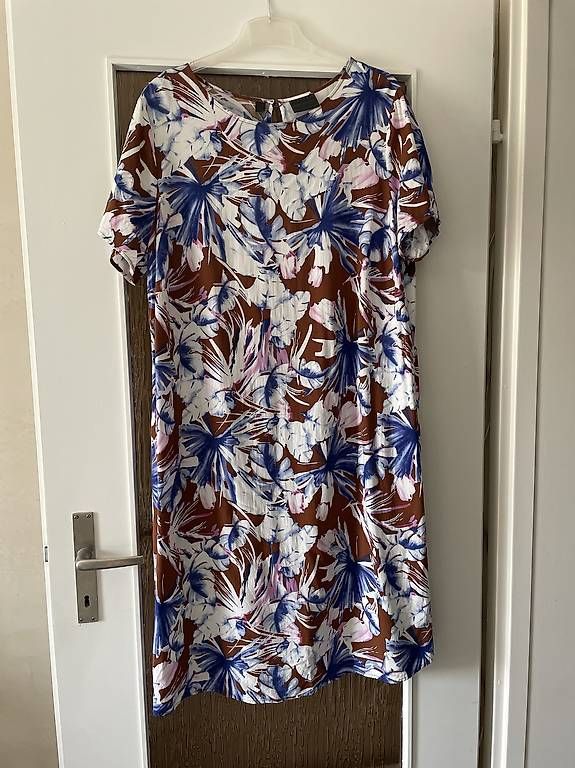 Vestiti: Kleid mit Blumenmuster Grösse 48/50 – Usato da Pratteln venduto da vasare3