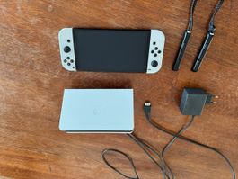 Nintendo Switch OLED / Weiss / inkl. Dock & Zubehör