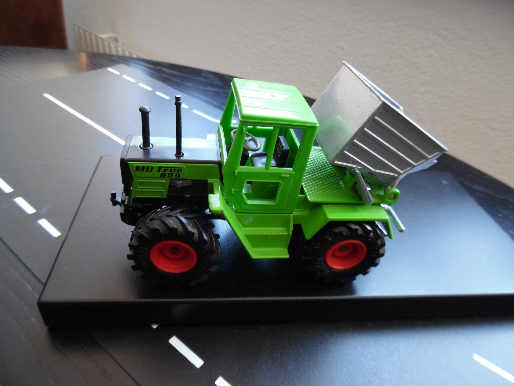 Siku Modellbausätze & Standmodelle: Siku  Traktor Modell MB trac 800 Kipper 1:32 – Gebraucht aus Steinach von suzzi11 9