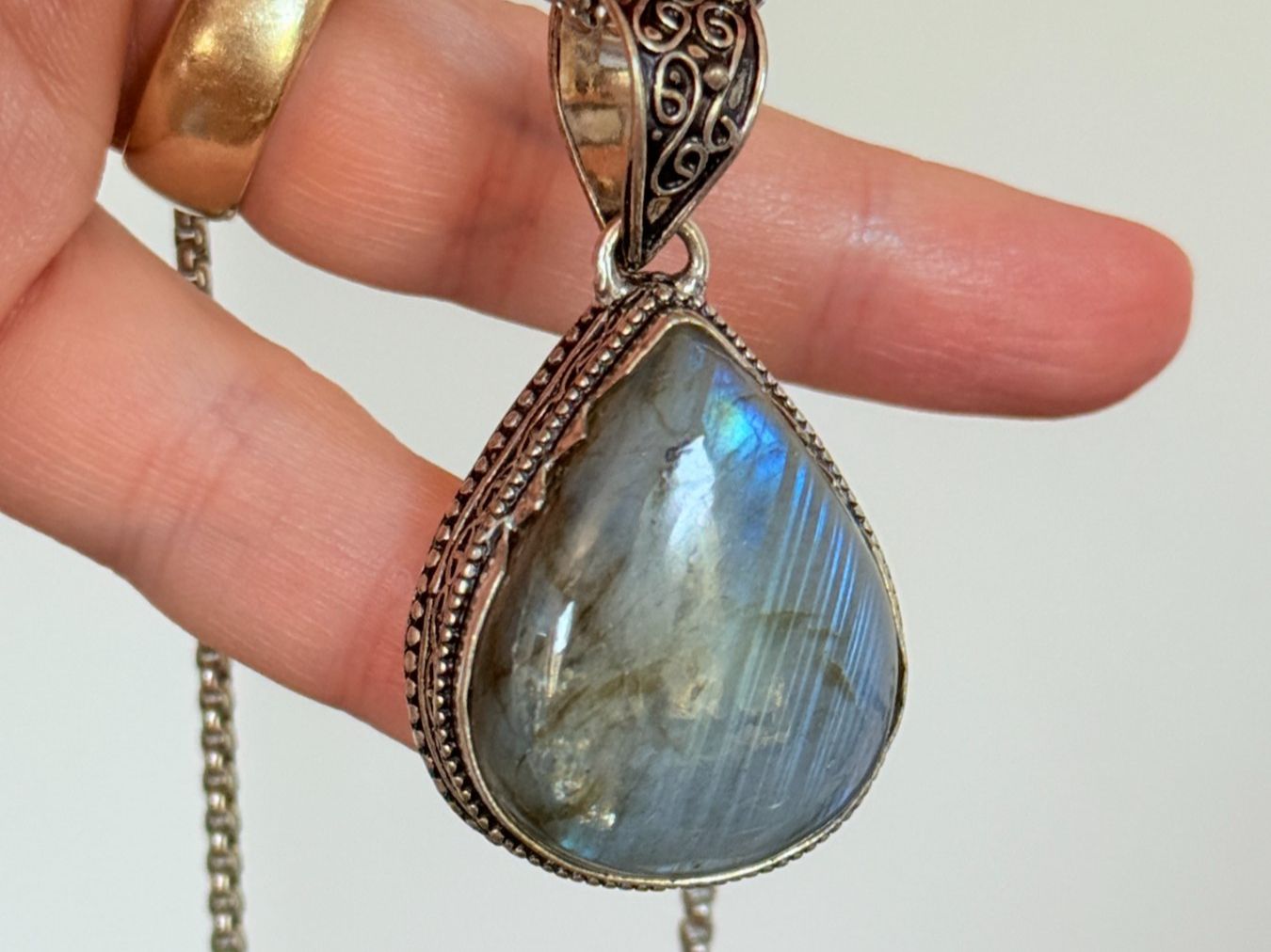 Colliers: Collier Labradorite Marquise Massif Neuf – Neuf avec emballage d'origine à Genève par AWWA