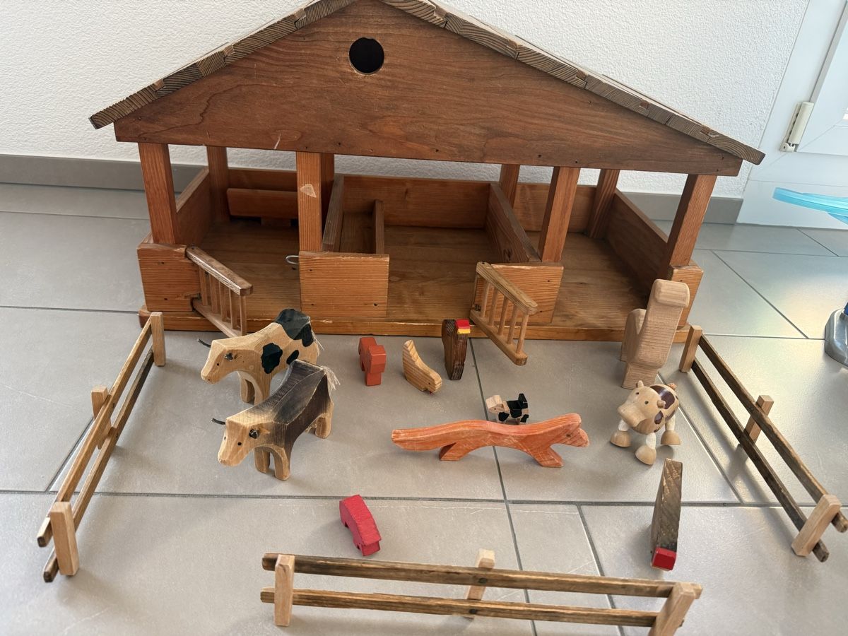 Giocattoli: Holz Bauernhof mit Tieren – Usato da Schübelbach venduto da Ale_Lia