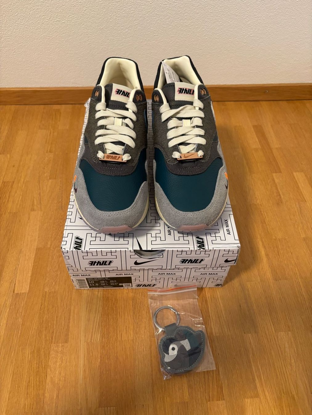 Nike Scarpe da uomo: Nike Air Max 1 Kasina Grey  EU44/ UK9/ US10 – Nuovo e nell'imballaggio originale da Kriens venduto da Na_Ro 3