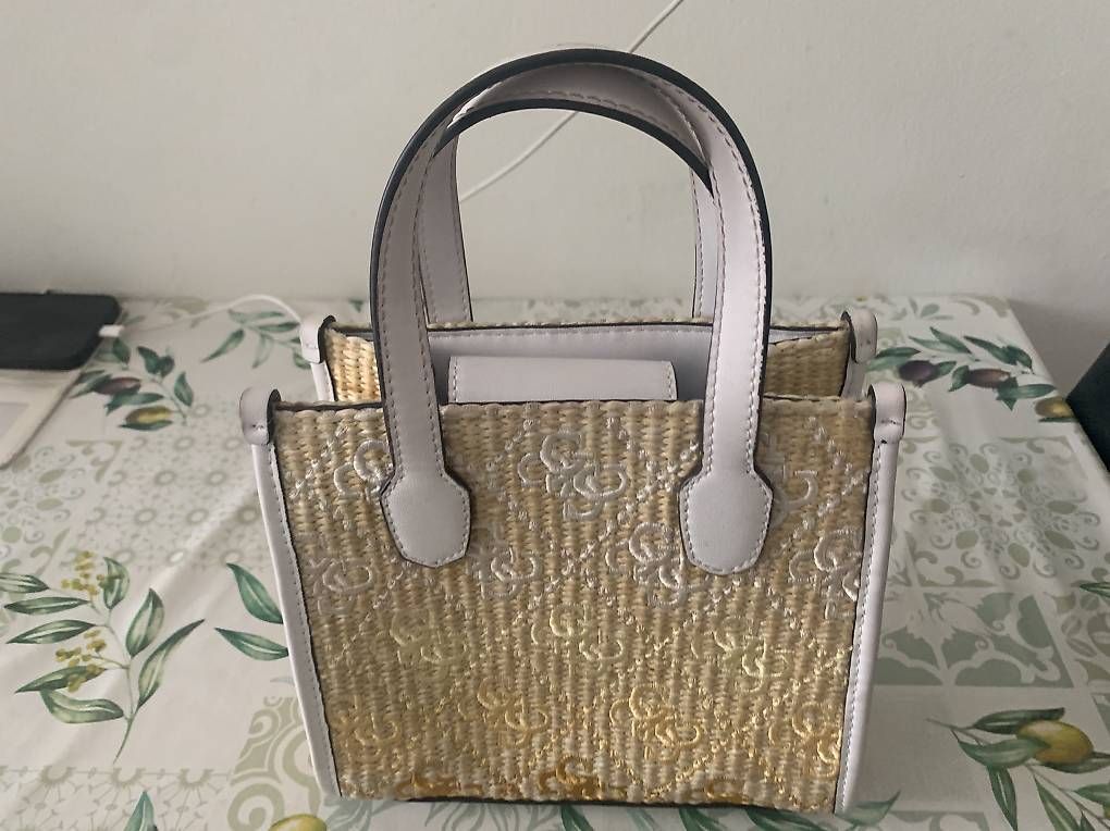 Guess Borse da donna: Guess Tasche – Usato da Basel venduto da dav_5qdt 1