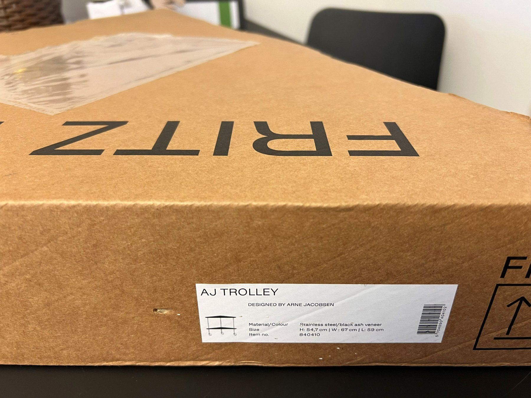 Fritz Hansen Tavoli: Fritz Hansen AJ Trolly Side Table, Esche schwarz – Nuovo e nell'imballaggio originale da Erlen venduto da mat_jm2f 8