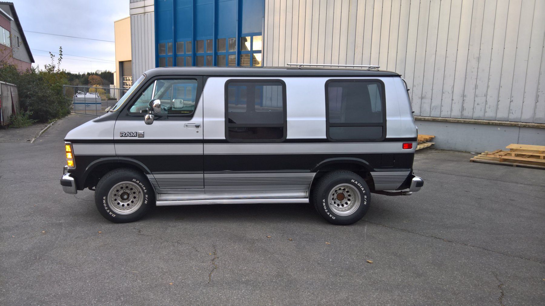Dodge Automobili: Dodge RAM VAN B150 – Usato da Arnegg venduto da Arnrom