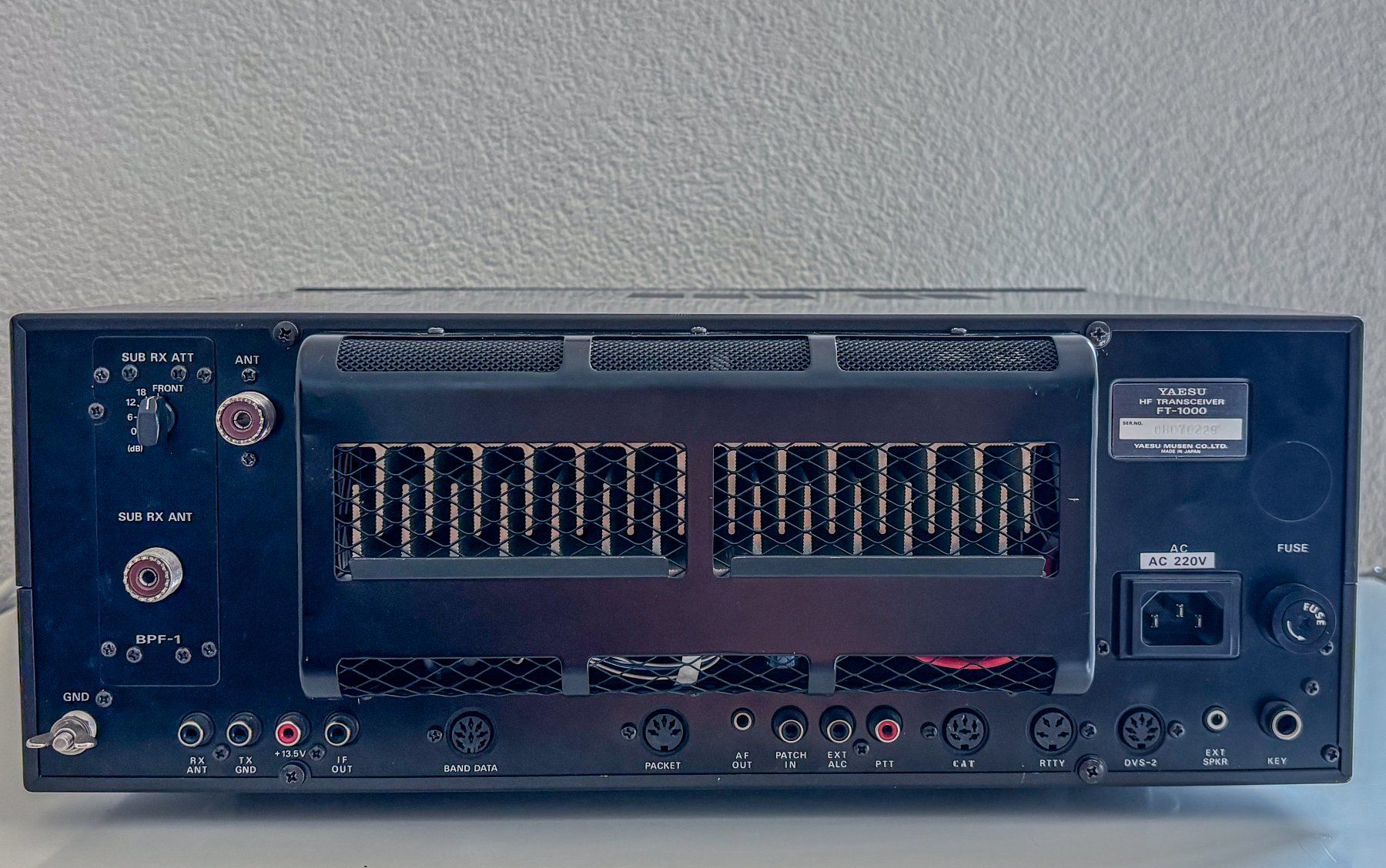 Yaesu Technique de radiocom: YAESU FT-1000D (200W) – D'occasion à Zürich par J2O 3
