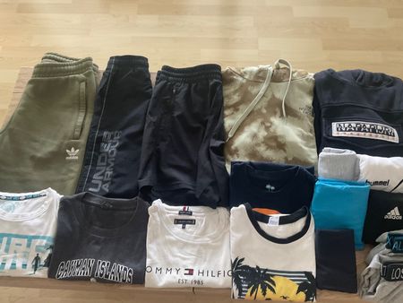 Kleiderpaket für Jungs (17 Teile, vieles Marken)