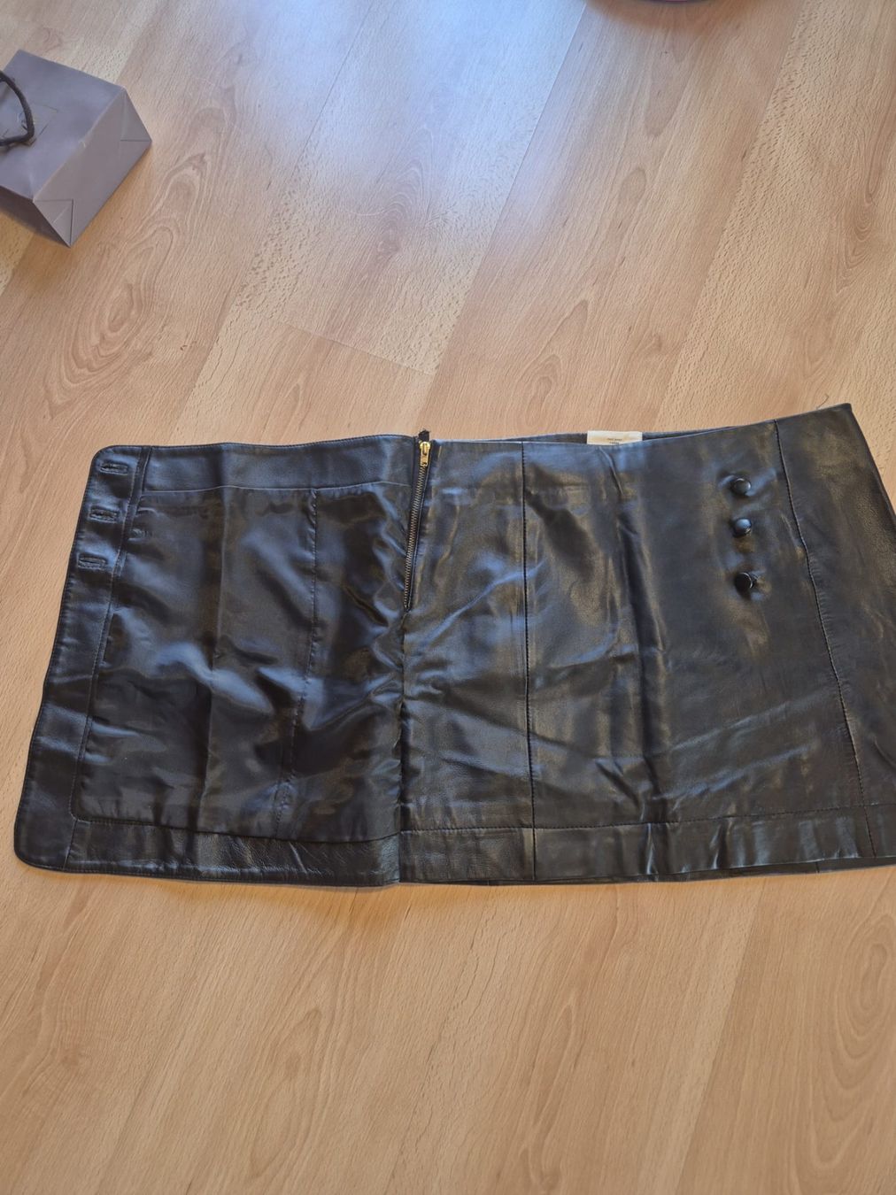 Sezane Jupes: Jupe en cuir noir Sézane, taille 36 – D'occasion à Épalinges par lola_vp_99 2