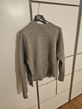 Maglione Bershka grigio con spacchi laterali taglia S