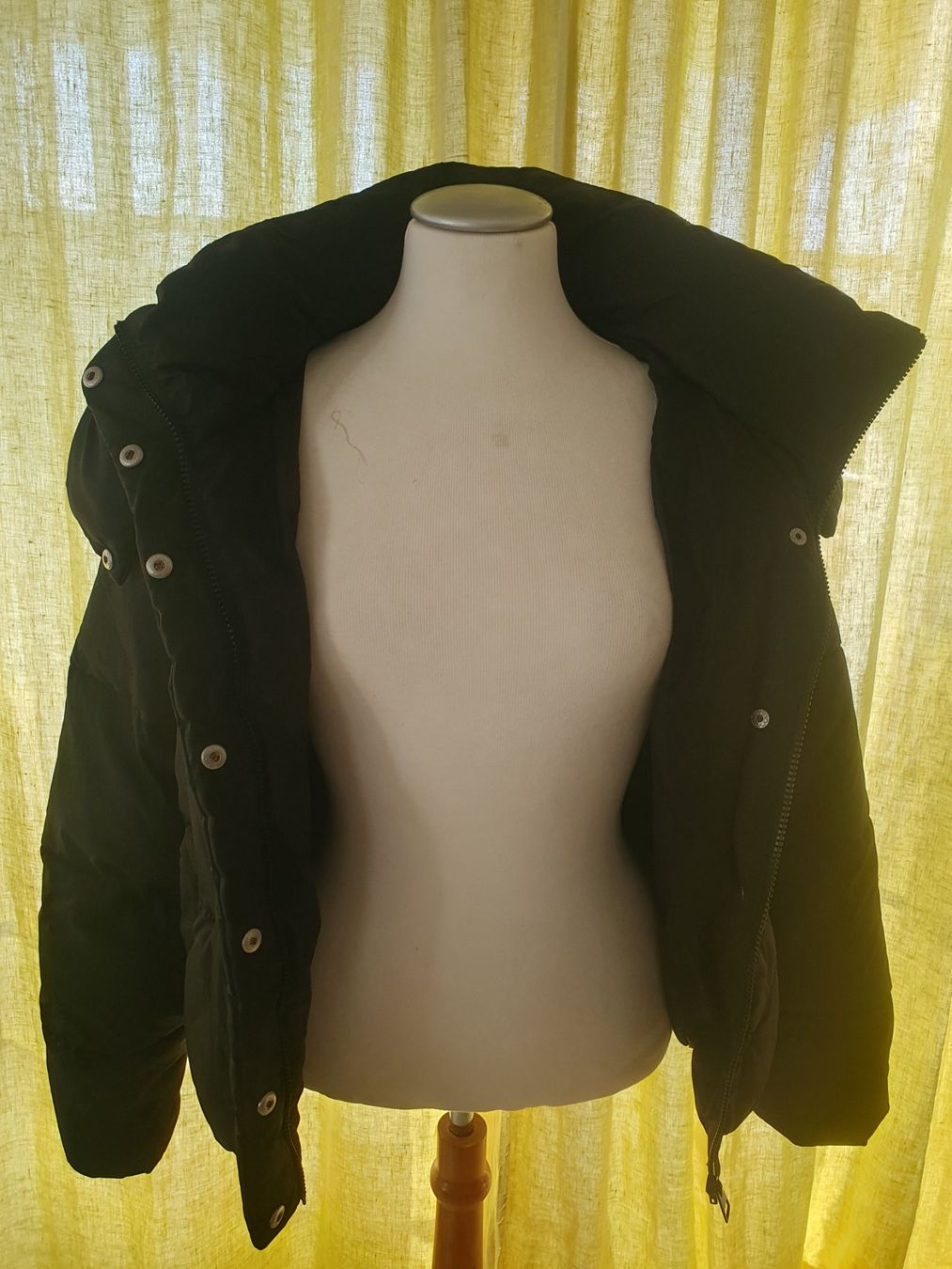 C&A Giacche & Cappotti: Winterjacke mit Kapuze Mädchen C&A schwarz Gr.34 – Nuovo (secondo la descrizione) da Volketswil venduto da gloriamundi 2