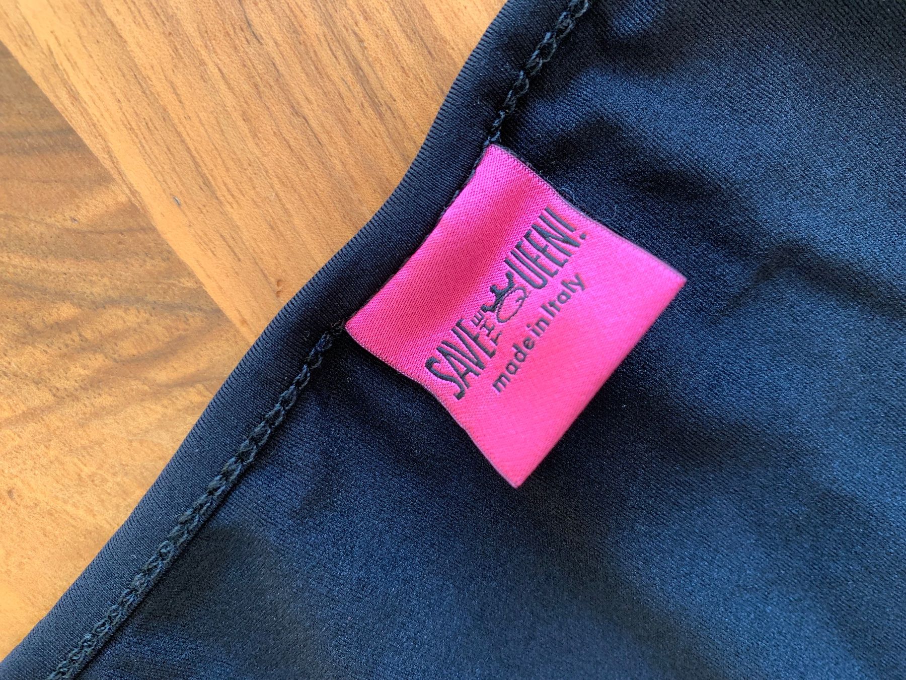 Vestiti: SAVE THE QUEEN schwarzes Basic Kleid Gr. L – Usato da Meiringen venduto da snahhanssnah 1