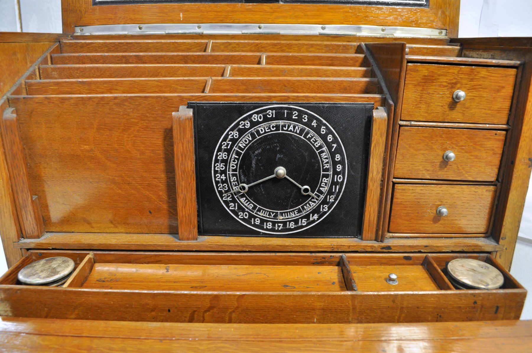 Scrivanie: Ancien Petit bureau portatif – Usato da Neuchâtel venduto da Neuchatel 9
