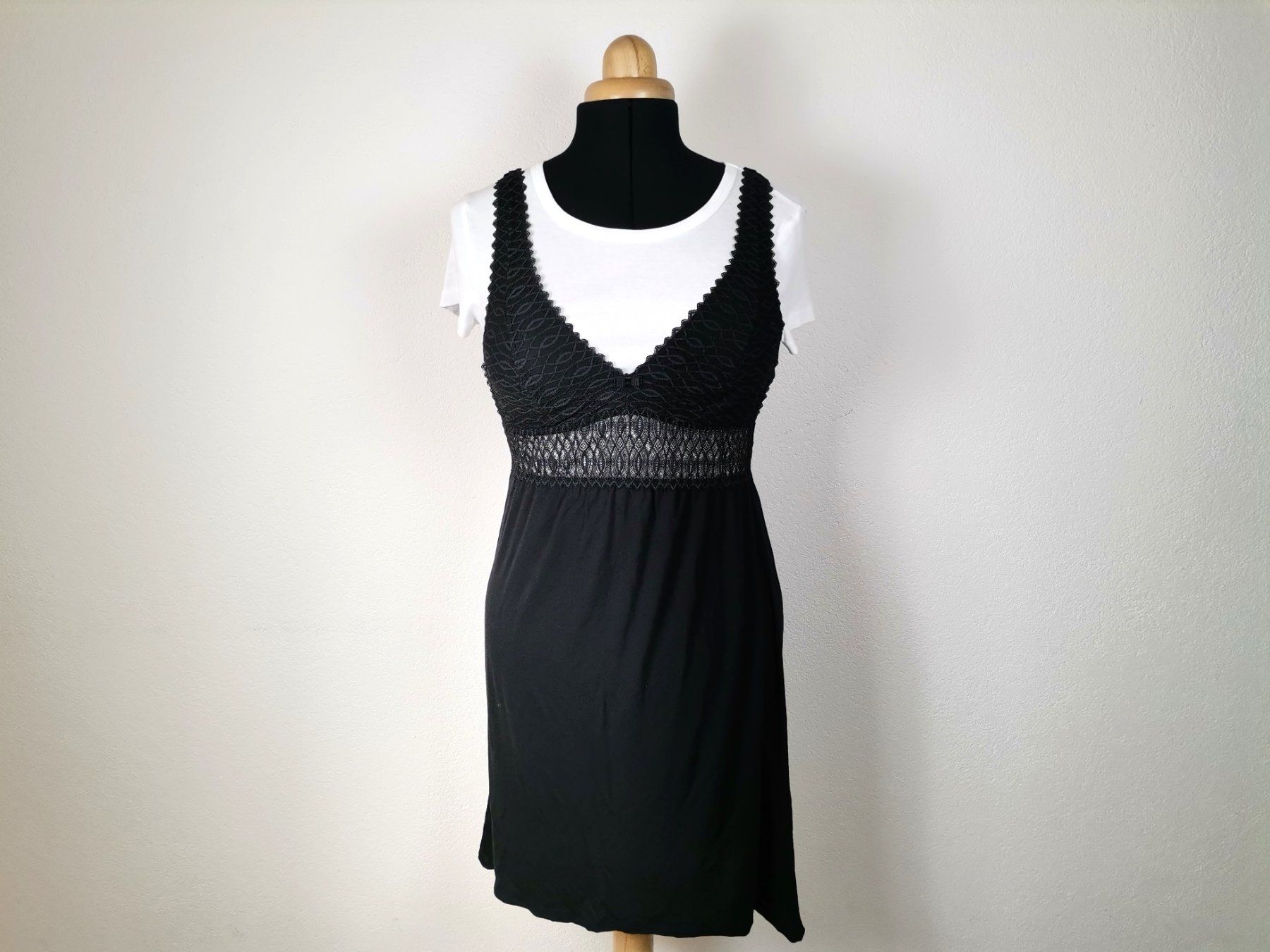 Triumph Negligees & Pigiami: TRIUMPH Amourette Nachthemd Schwarz Grösse M – Usato da Schaffhausen venduto da Restwert_SH