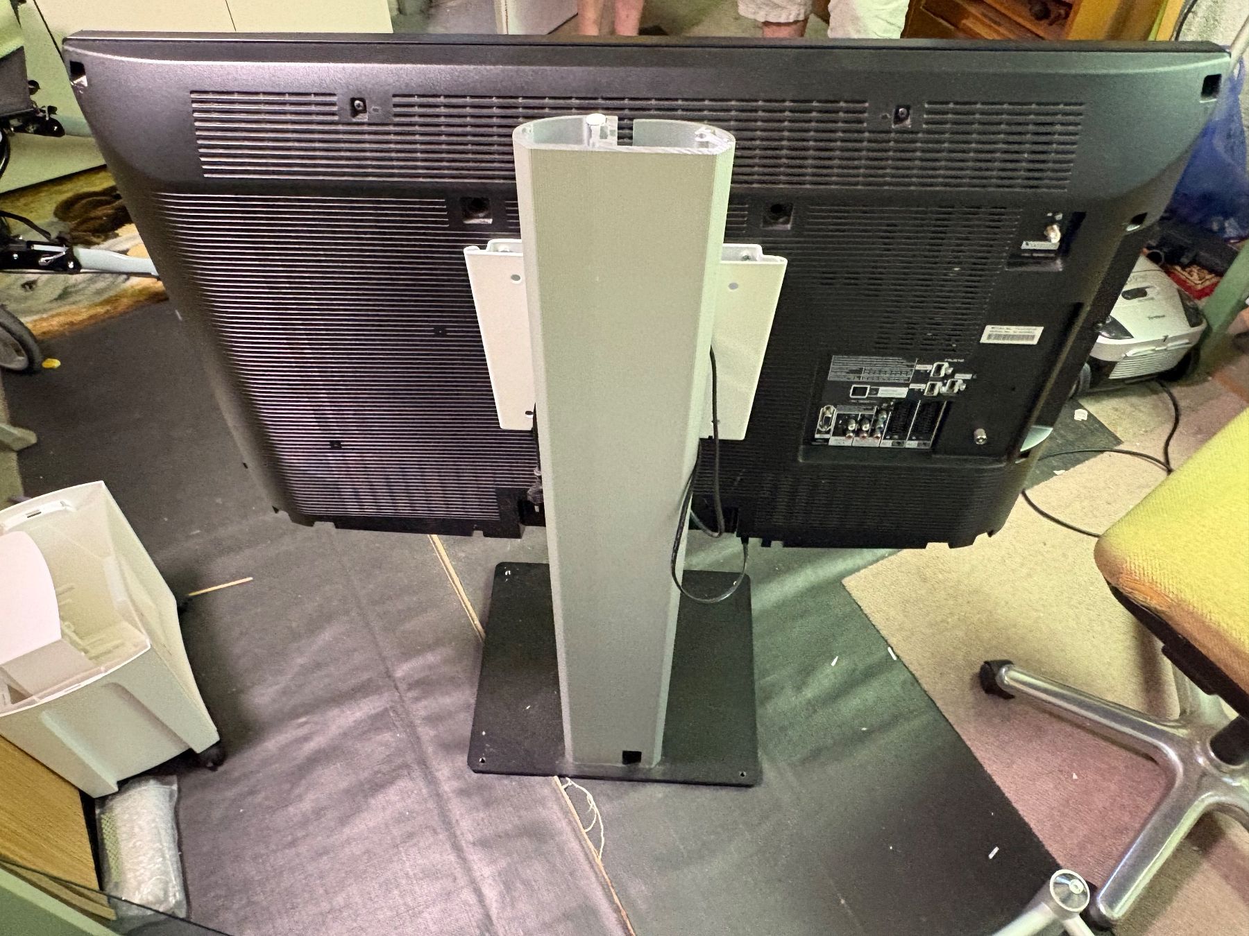Appareils TV: Fernseher,Bildschirmdiagonale 93 cm – D'occasion à Frick par Rukki 2