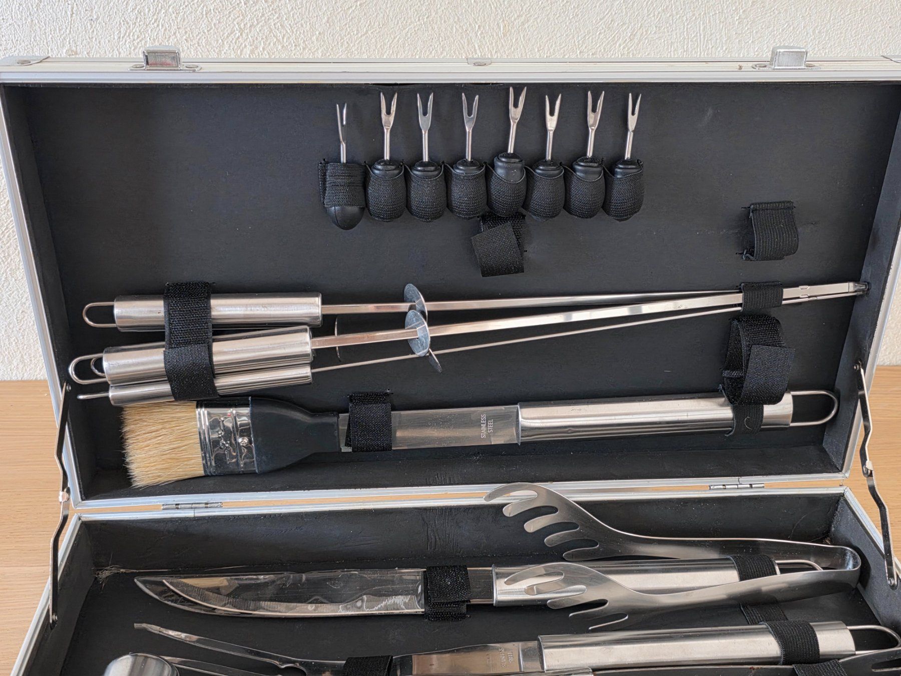 Couverts: Grillbesteck-Set im Koffer von Feldschlösschen – D'occasion à Badäl par RYzeR9980X4D 3