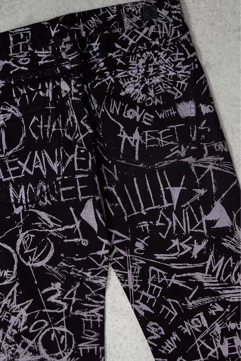 Alexander Mcqueen Jeans: ALEXANDER MCQUEEN Graffiti pants – Nuovo (secondo la descrizione) da Wermatswil venduto da Alkinoe 1