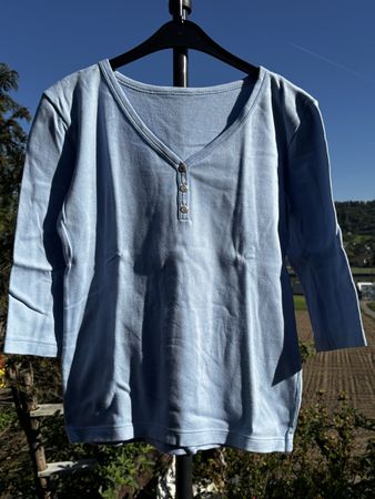 Hellblaues Sweatshirt 
