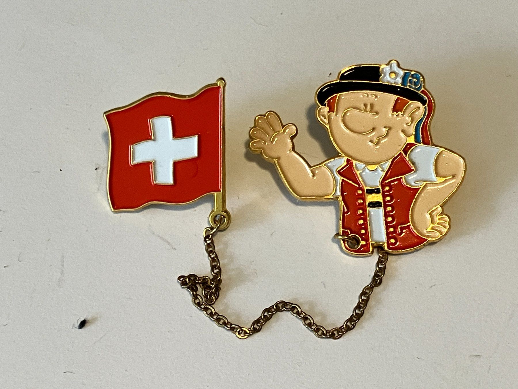Placchette & Badge: 2 Pin Senn mit Schweizer Flagge – Usato da Basel venduto da djwwpp