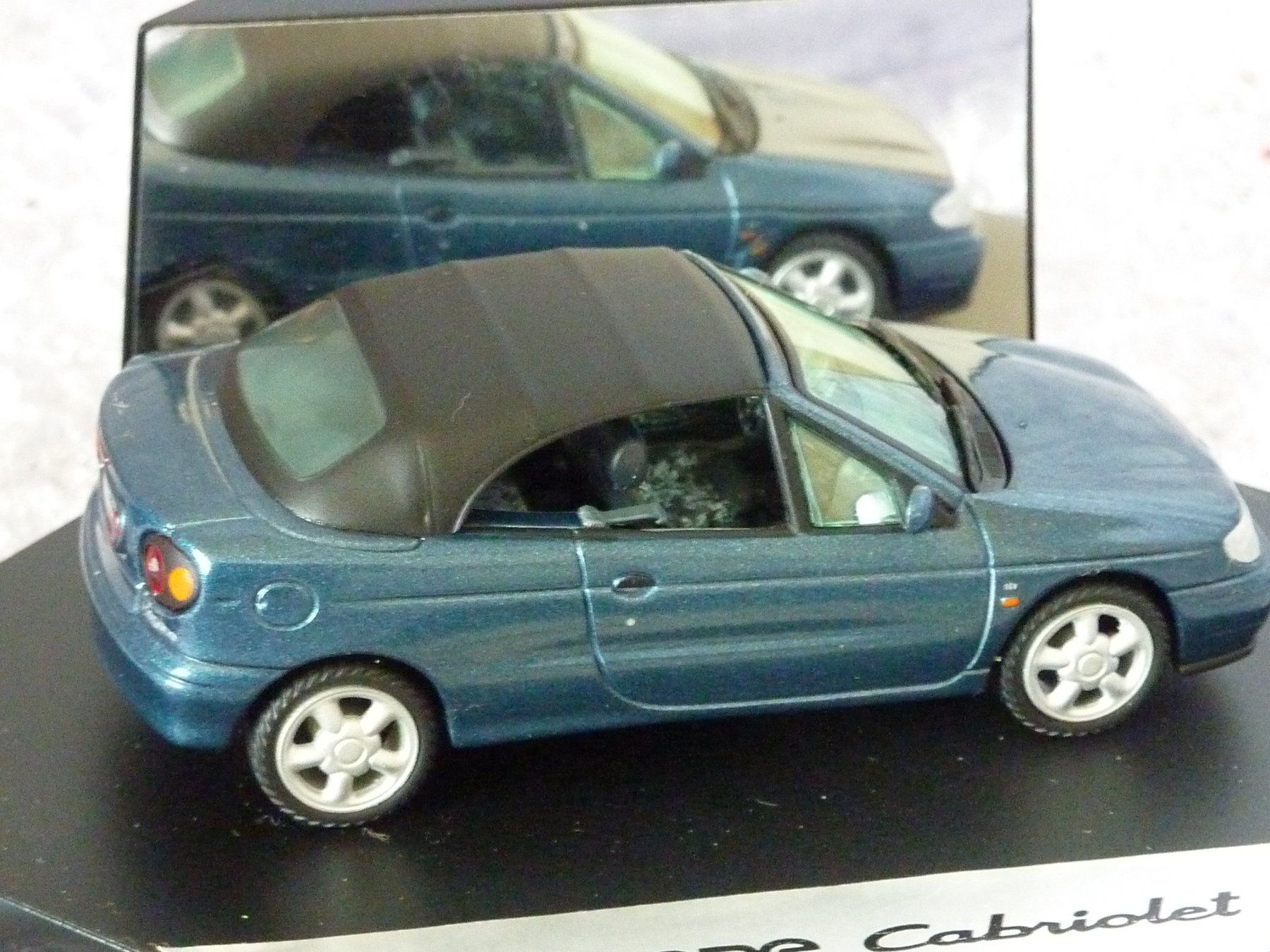 Renault Modellini d'auto: Renault Megane Cabriolet  1:43 – Nuovo e nell'imballaggio originale da Dürrenäsch venduto da modellautos4you 4