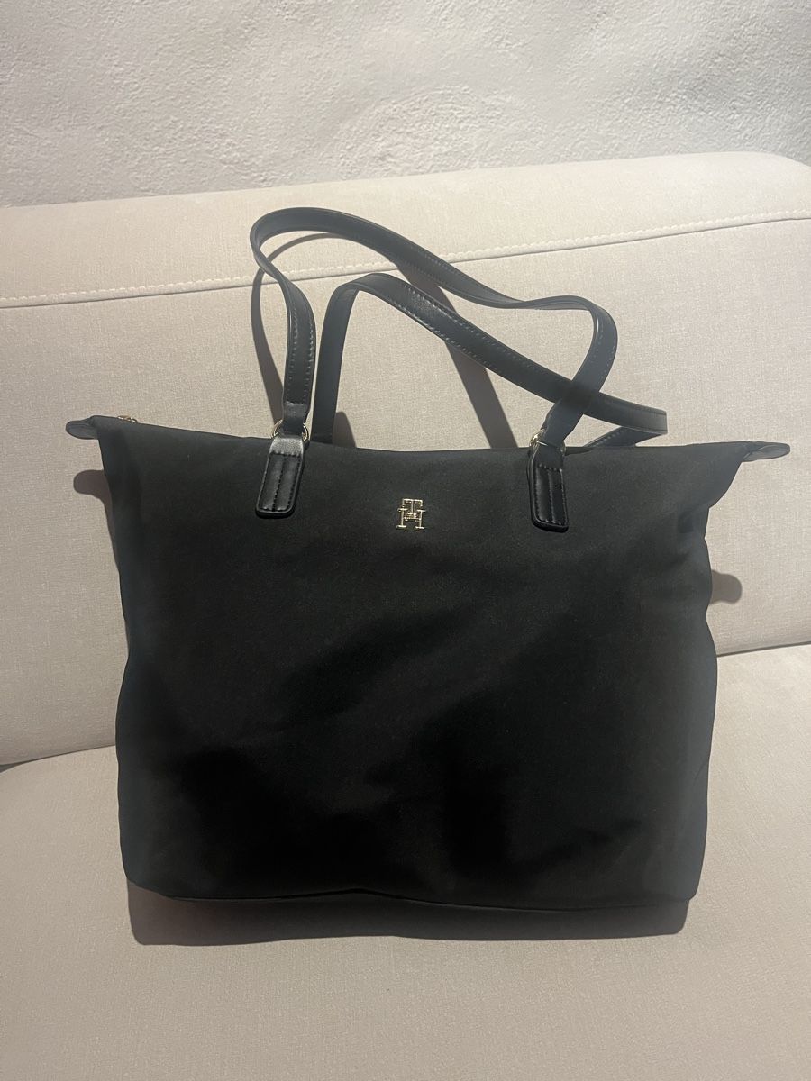 Tommy Hilfiger Borse: Tommy Hilfiger Popette Soft Tote – Nuovo (secondo la descrizione) da Zofingen venduto da chachacla
