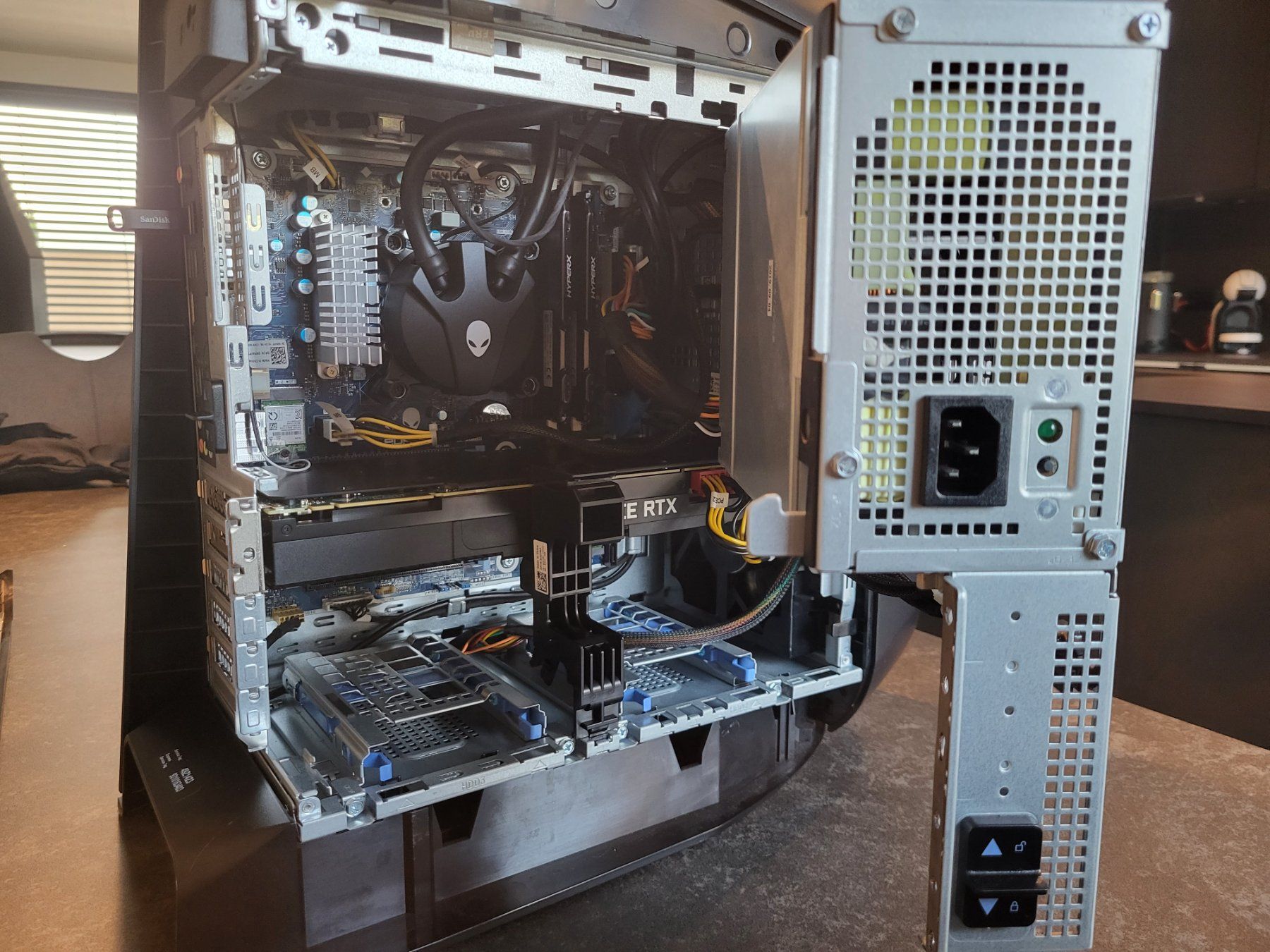 Alienware PCs: Alienware Aurora R9 RTX2080ti – Gebraucht aus Lully FR von  4