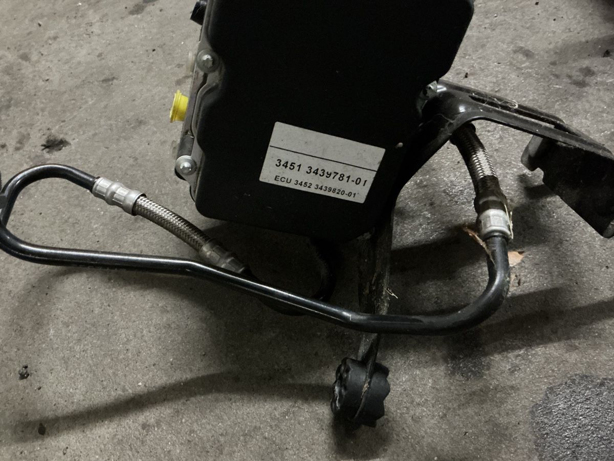 BMW Tutti pezzi di ricambio auto: BMW X3 3.0sd 2006 ABS-Block – Usato da Schlossrued venduto da Mtimbo7
