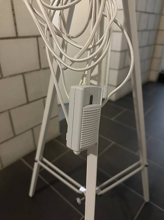 Lampade: Stehlampe weiss / silber – Usato da Ried b. Kerzers venduto da MADRIDISTA_CM 2