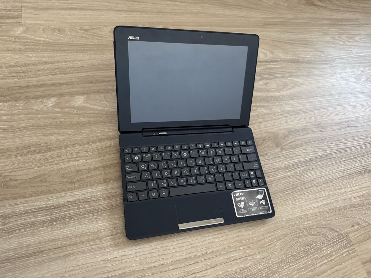 Asus Tablet PC: ASUS Transformer Pad TF300T mit Mobile Docking defekt – Difettoso da Bazenheid venduto da ttttt616
