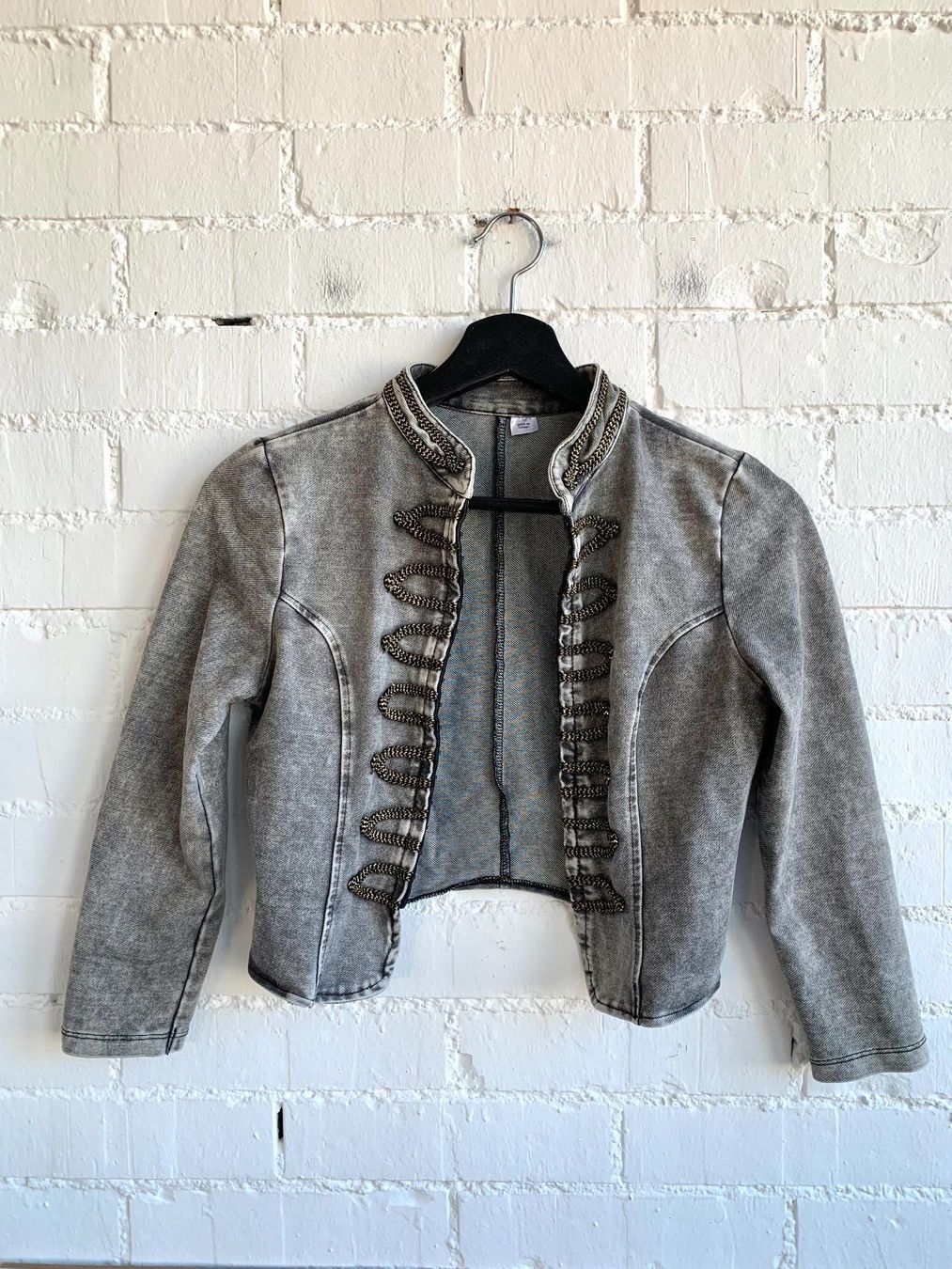 H&M Bolero: Bolerojäckchen mit Goldbordüre – Usato da Bern venduto da Fraeuleinhonig 1