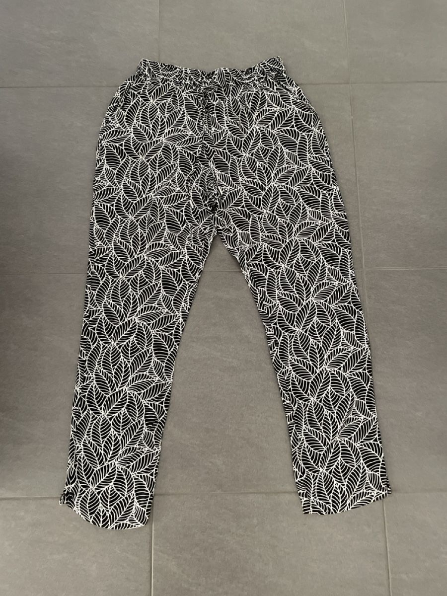 C&A Pantaloni: Pantalon d’été  – Usato da Collombey venduto da amina36