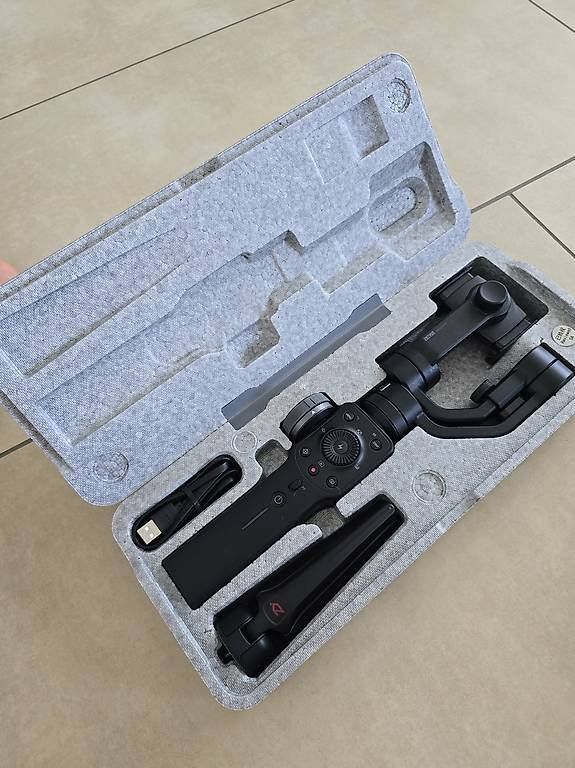 Zhiyun Staffe: Zhiyun Smooth 4 Smartphone-Gimbal – Usato da Rickenbach b. Wil venduto da Kth_v8