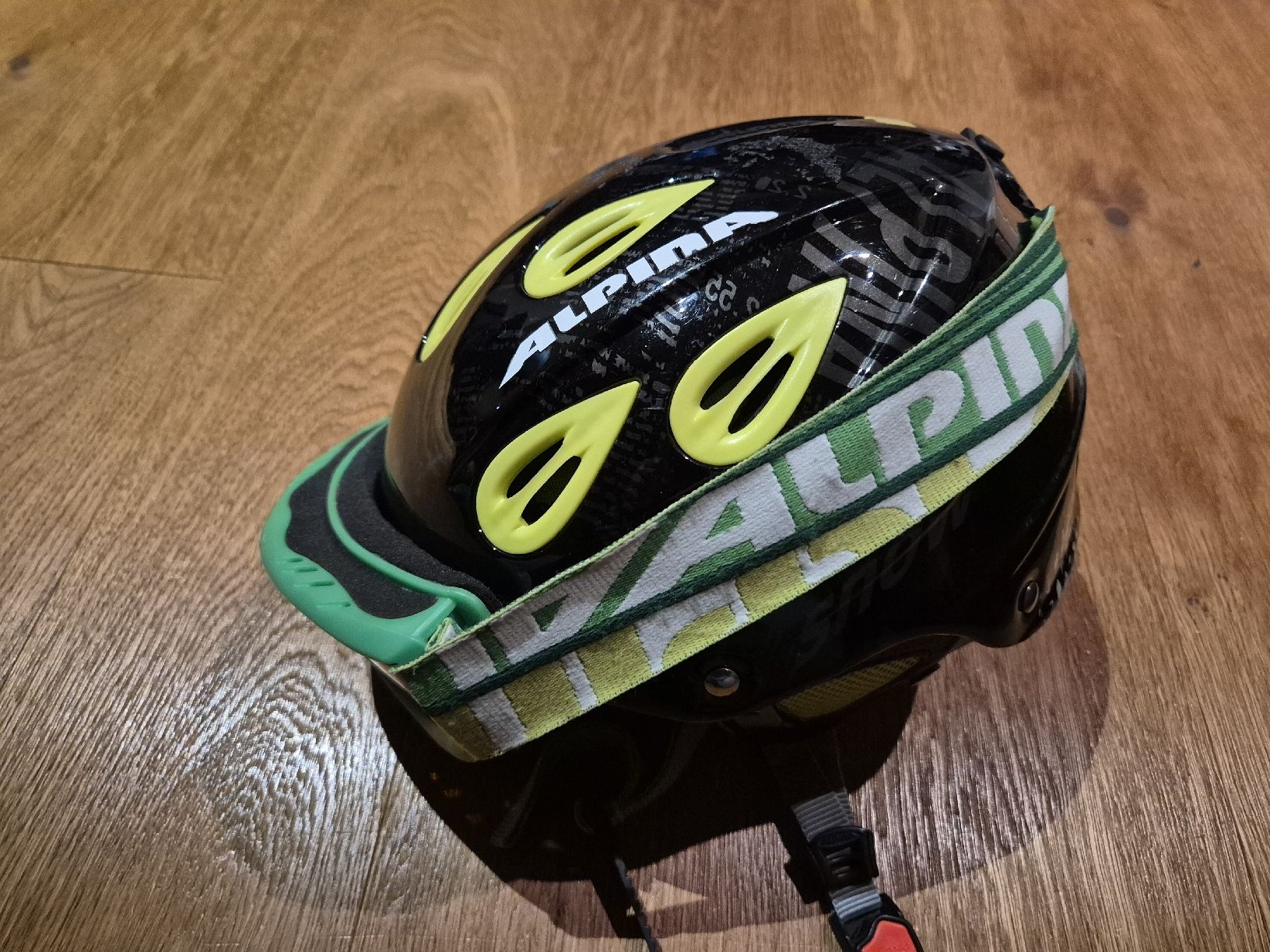 Alpina Caschi: Kinder Skihelm – Usato da Oberegg venduto da FranziskaCH12