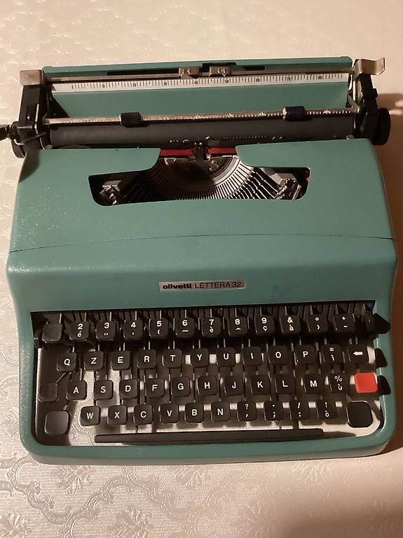 Macchine da scrivere: Schreibmaschine OLIVETTI lettera 32 – Usato da Bützberg venduto da Aluna88