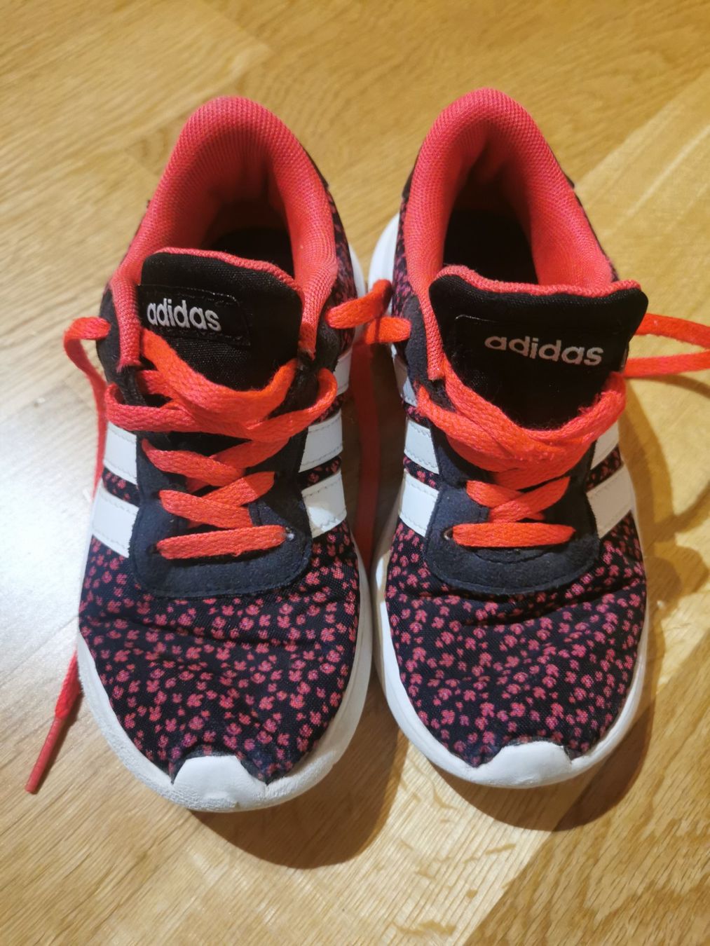 Scarpe per ragazze: Adidas Schuhe gr.28 – Usato da Zürich venduto da Simfa 1