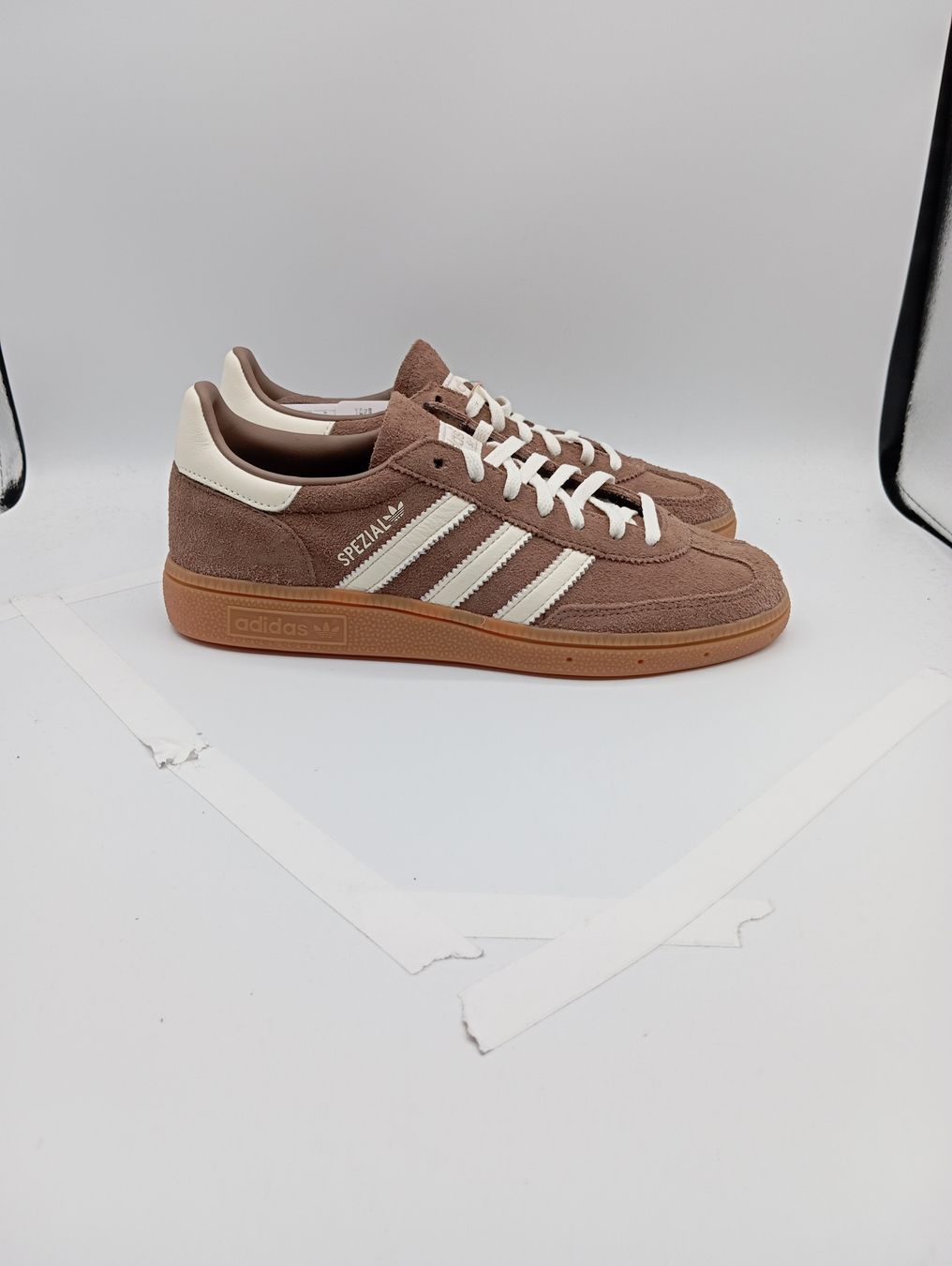 Adidas Herrenschuhe: Adidas Handball Spezial - Earth EU 42 – Neu und originalverpackt aus Schaffhausen von outlez