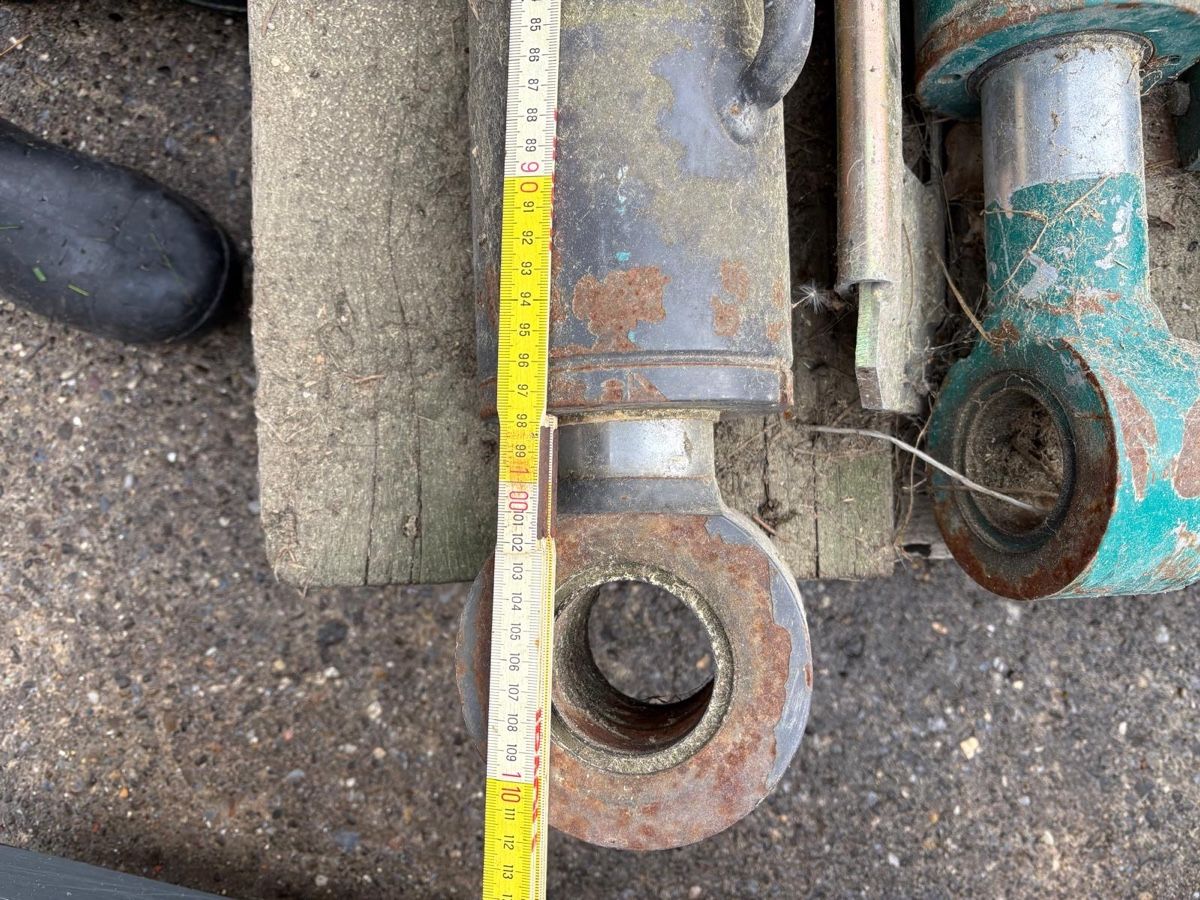 Altri prodotti elettronici: Hydraulik Zilinder – Usato da Menzingen venduto da Edelmuni7 1