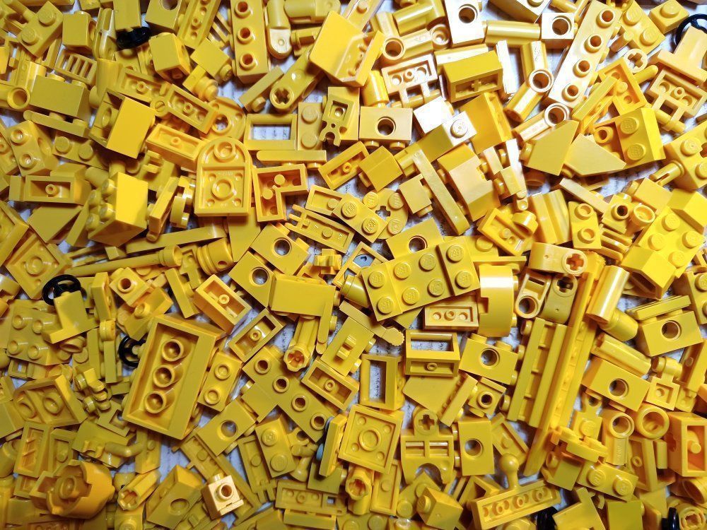 Lego Kit di costruzioni: Lego Technic 300 Gelbe Kleinteile -P51 – Usato da Morges venduto da cardeman61