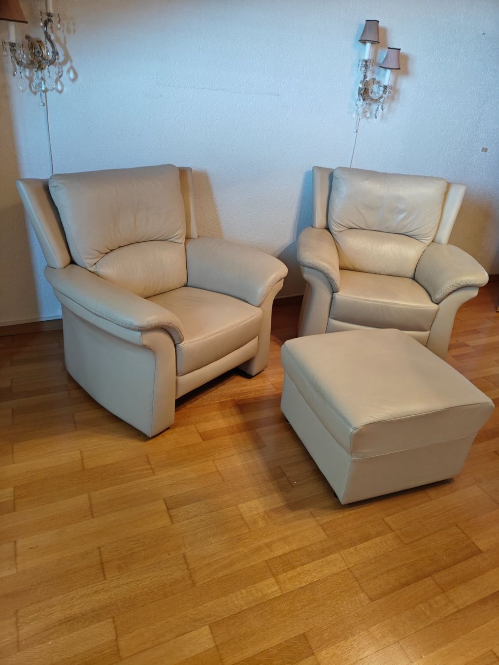 Poltrone: Ledersessel-Set beige - 2 Sessel + Ottoman - 1990er-2000er – Usato da Birr venduto da DisDas 4
