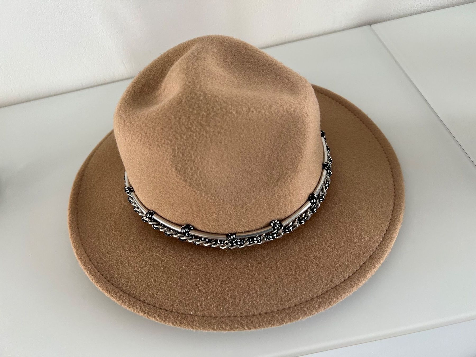 Chapeaux, bonnets & casquettes: Hut – D'occasion à Glattpark(Opfikon) par genevoise 1
