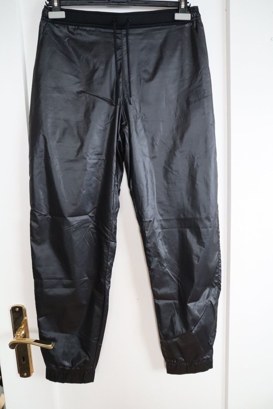 Nike Hosen: Trainerhose / Homewear, Nike, Gr. M, schwarz – Neu (gemäss Beschreibung) aus Wattwil von diamant1