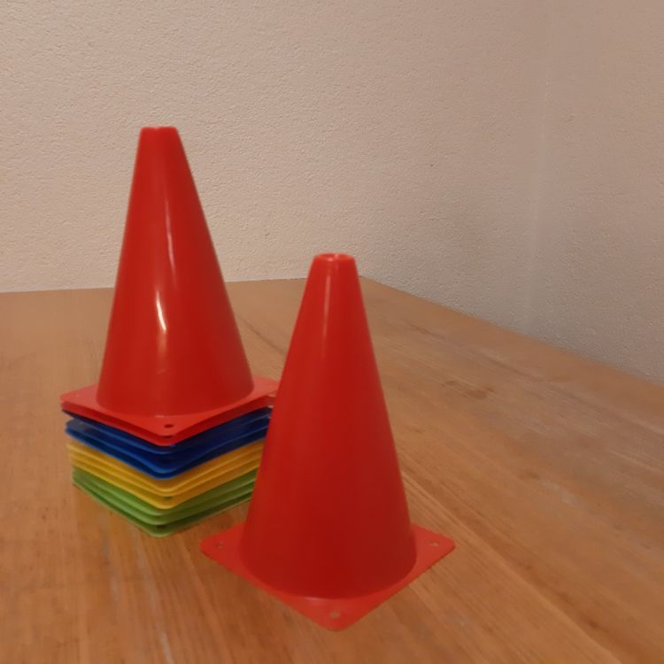 Pylonen 12 Stück in 4 Farben (Neu (gemäss Beschreibung)) in Kollbrunn ...