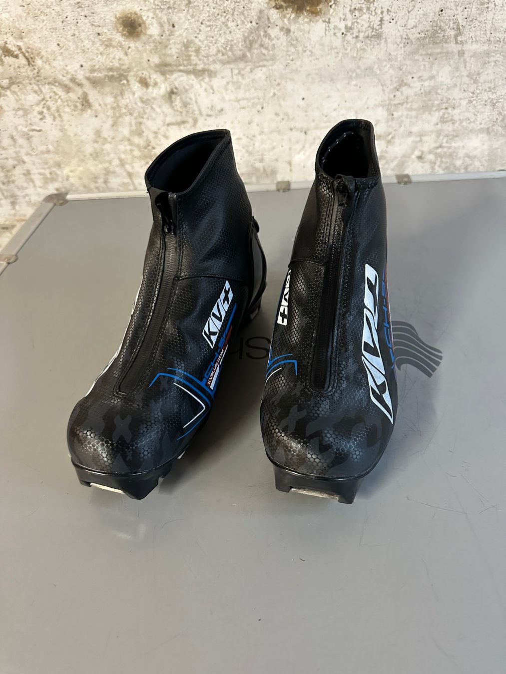 Scarpe da uomo: KW+ Klassisch Langlauf Schuhe Gr. 43 – Usato da Emmenbrücke venduto da karkarkar 1