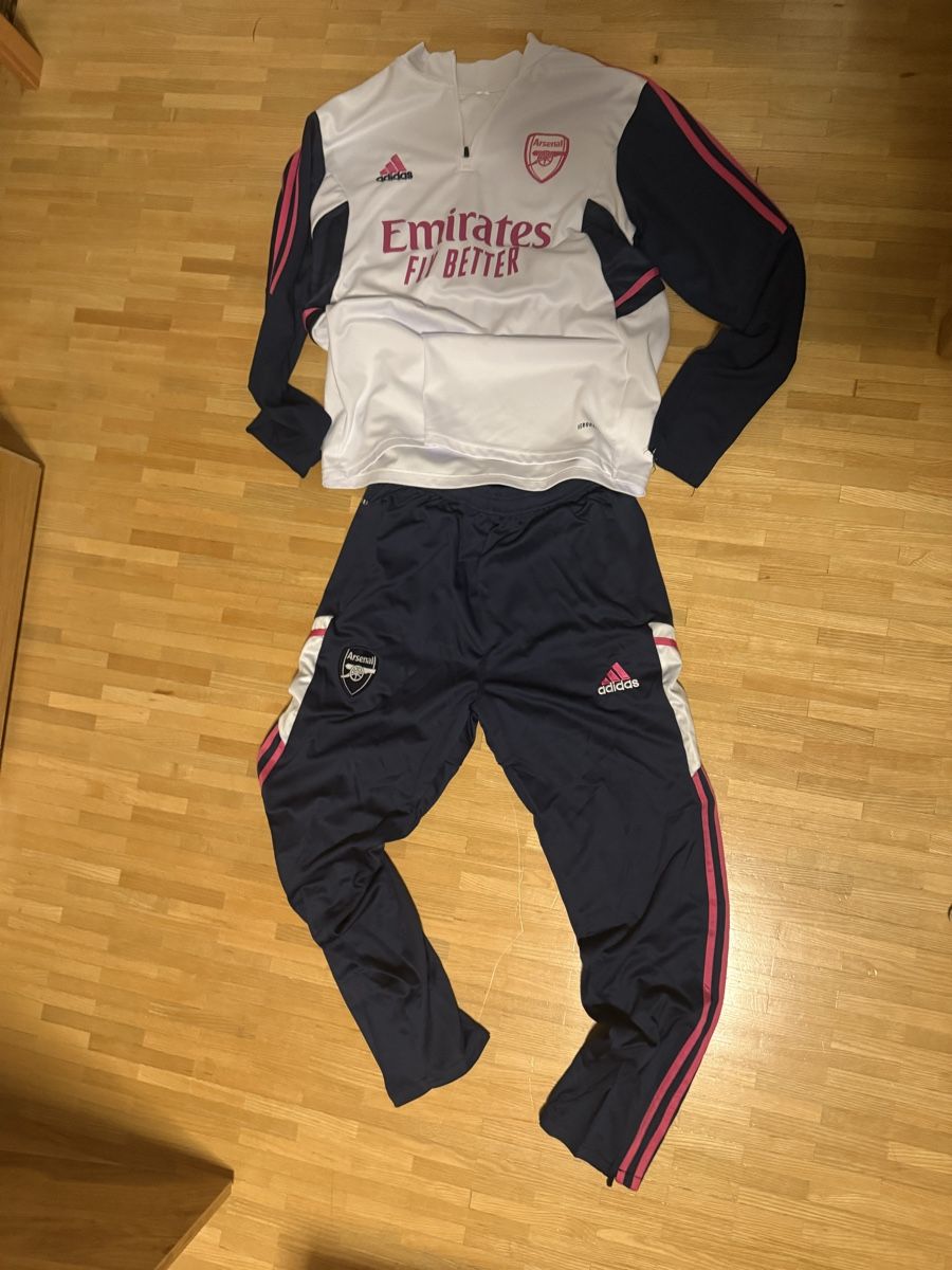 Kleiderpakete: Arsenal Trainingsanzug Grösse L – Gebraucht aus St. Gallen von LeonMatteon1879
