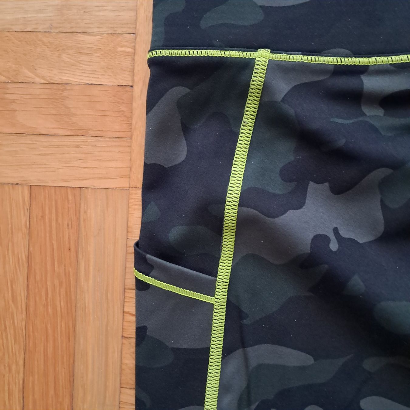 Leggings: All Access Leggings, Grösse M, Oliv Camo Muster – Usato da Meilen venduto da Vaurien15 4