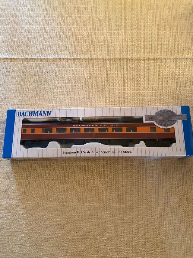 Modellini di ferrovie: H0 Bachmann 85`Smooth-Side Coach Southern Pacific Daylight. – Nuovo (secondo la descrizione) da Diessenhofen venduto da Albin00