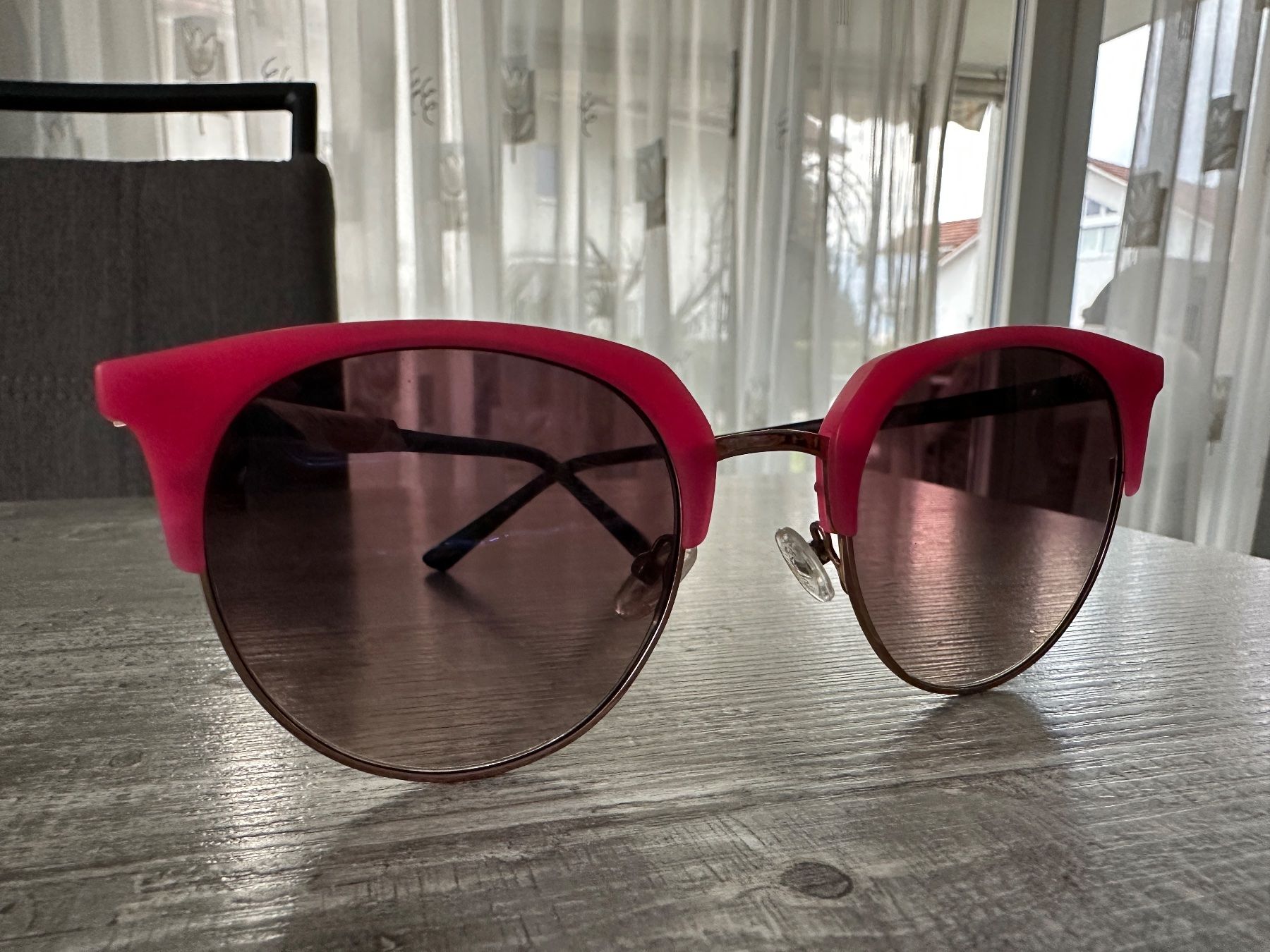 Occhiali & Lenti: Sonnenbrille von Guess neuwertig – Nuovo (secondo la descrizione) da Oberwil-Lieli venduto da Svetlana28 7