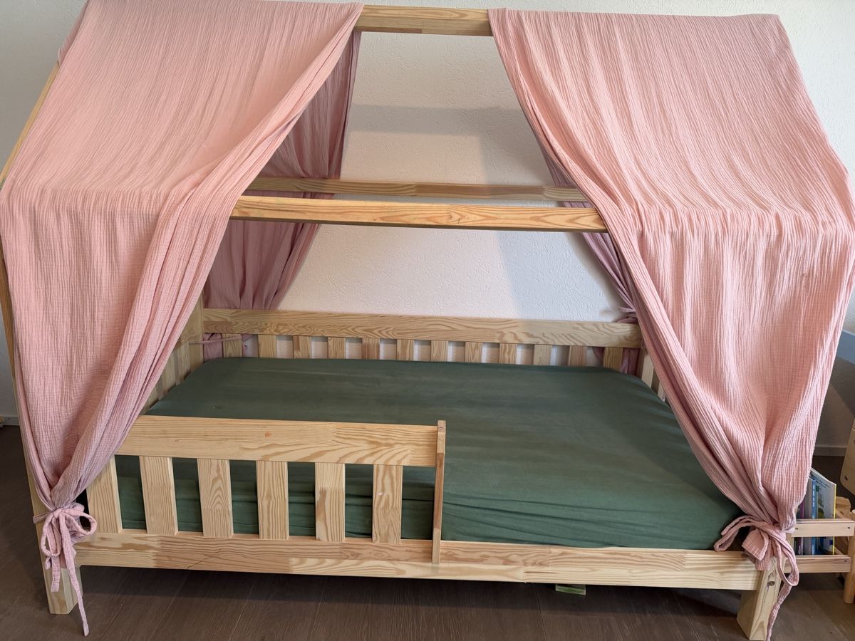 Letti: Tree tale House bed , Mattress, protector & curtains 170x95 – Usato da Uitikon Waldegg venduto da sta_5ndj 1