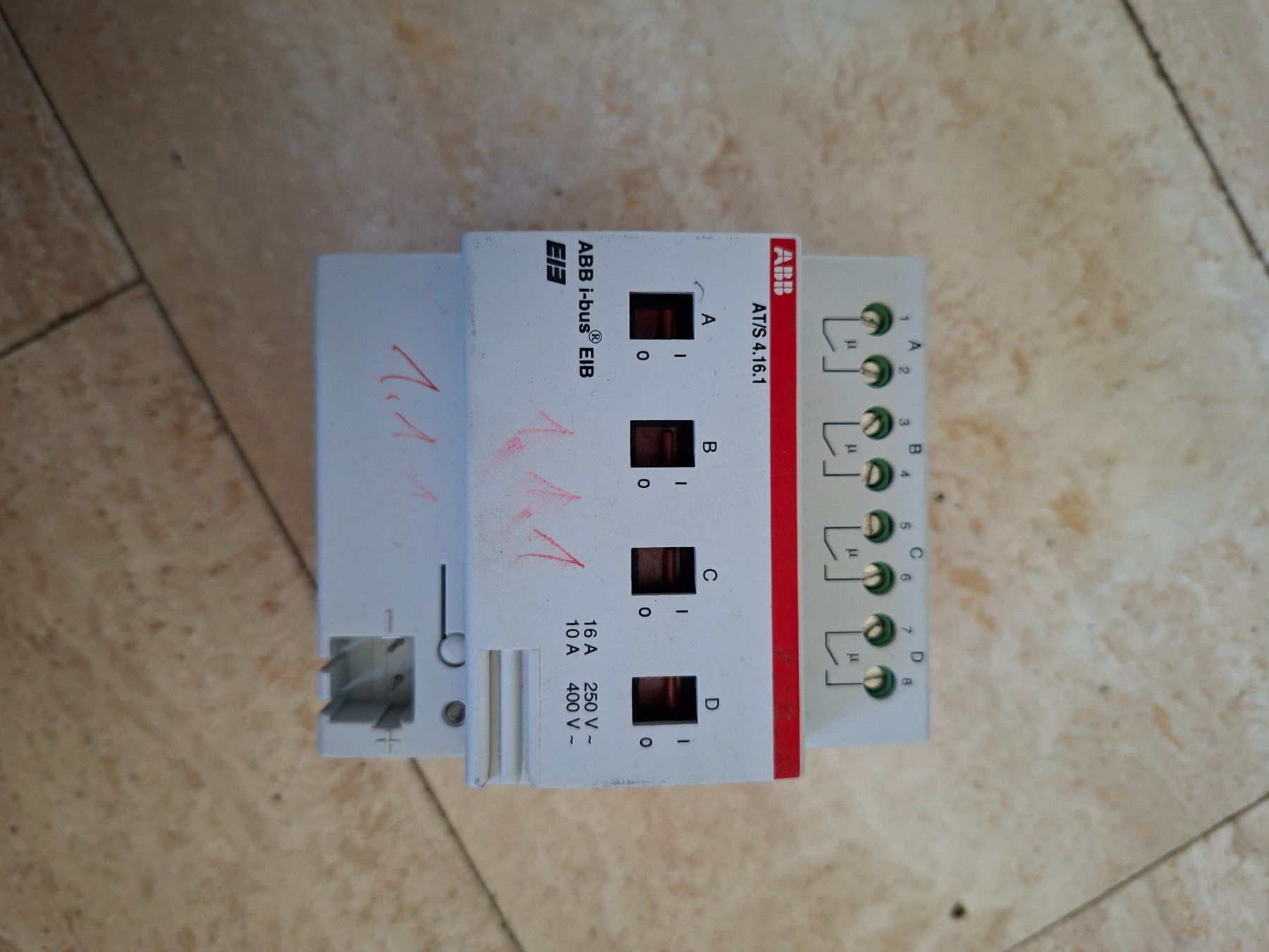 ABB Composants électroniques: Schaltaktor – D'occasion à Schwarzenburg par Antolino22