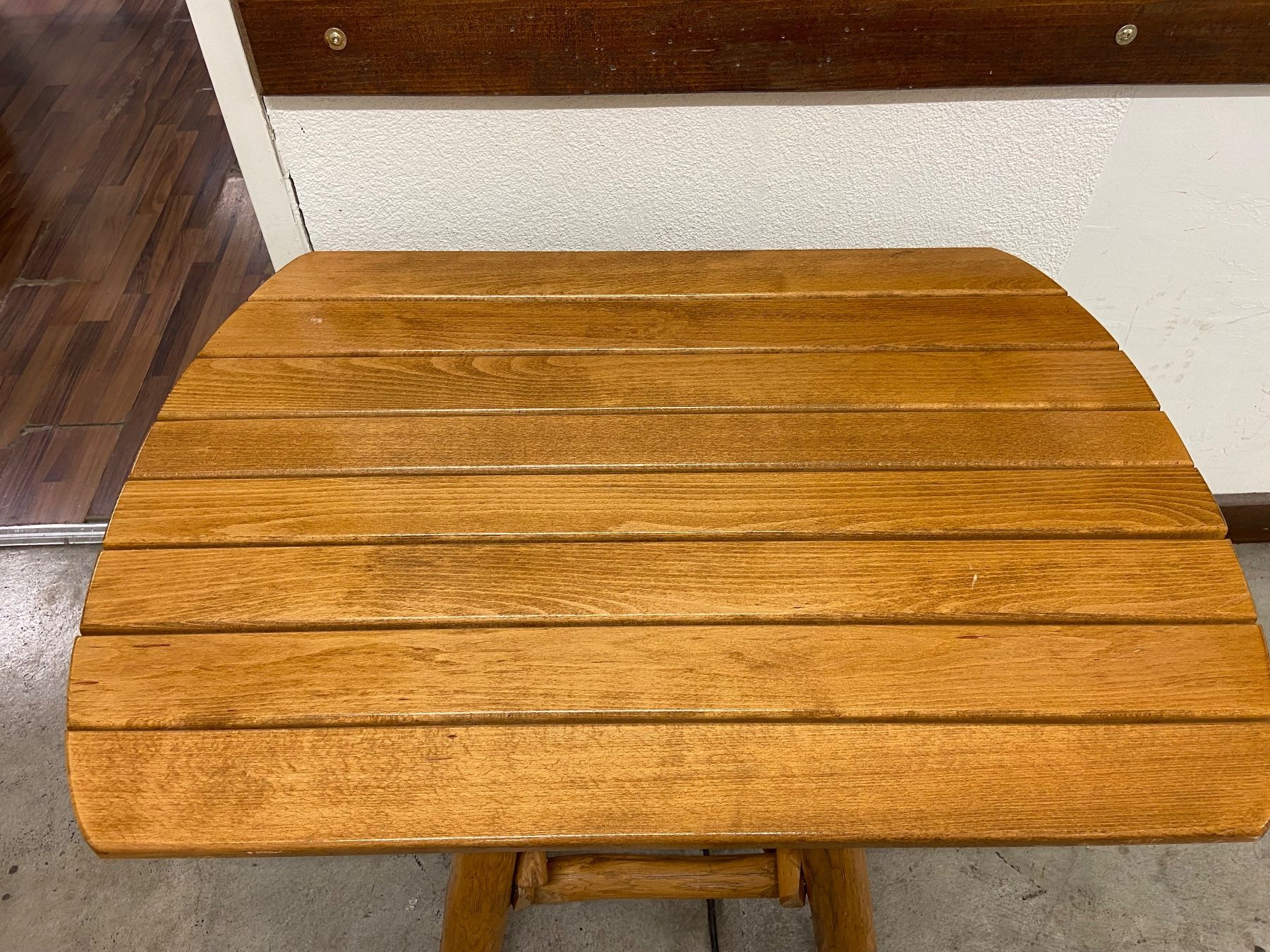 Tavoli: HOLZTISCH FÜR GARTEN/BALKON – Usato da Dietikon venduto da brocki-eyra 8